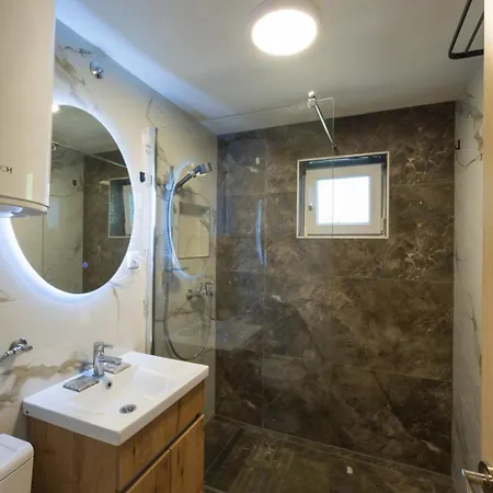 Honey House * Novi Slankamen