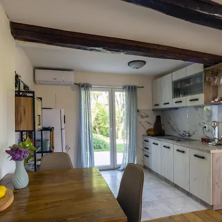 Honey House Villa Novi Slankamen