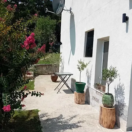 Honey House * Novi Slankamen