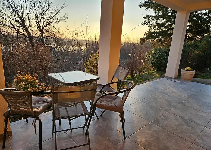 וילה Honey House Novi Slankamen